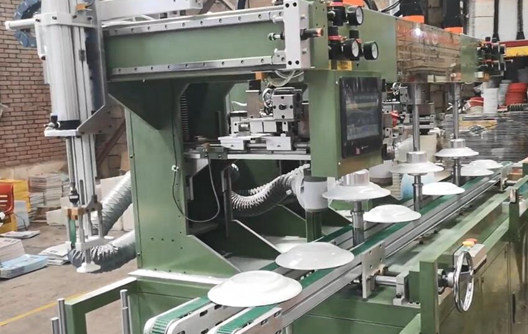 Máquina de corte automática trabalhando fora da China
    