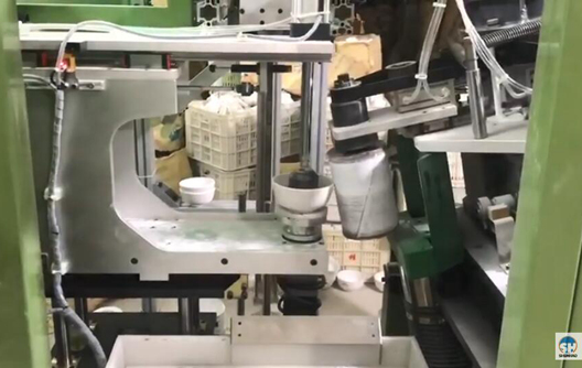 Máquina automática de polimento de bordas para talheres pequenos de melamina
    