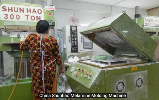 Prensa automática para talheres de melamina Shunhao
    