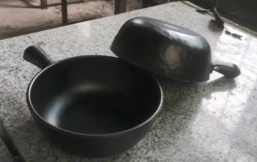 Moldes para utensílios de mesa em melamina com textura de pedra
    