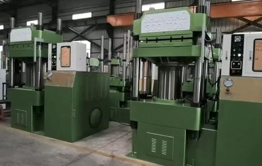 Máquina de moldagem por prensa de 300 toneladas Shunhao
    
