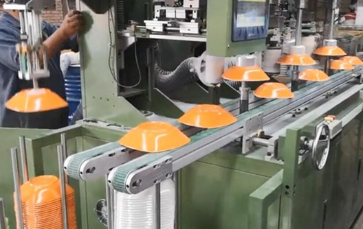 Máquina de corte automático para louças de melamina
    